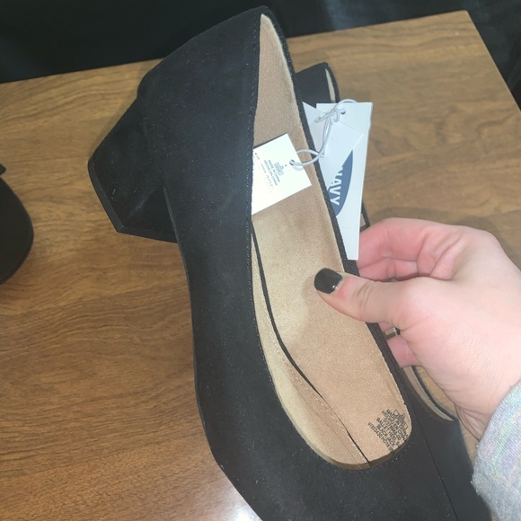 Close toe dress shoes - Picture 2 of 3